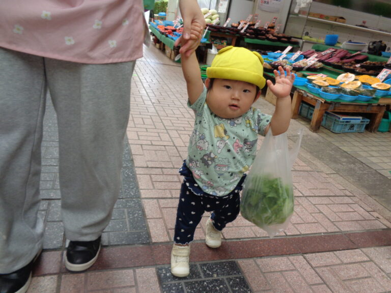 初めてのお買い物🍅🥬（０歳児　うみ組）