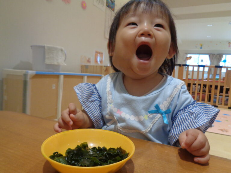ぺたぺた　ちゅるちゅる（0歳児　うみ組）