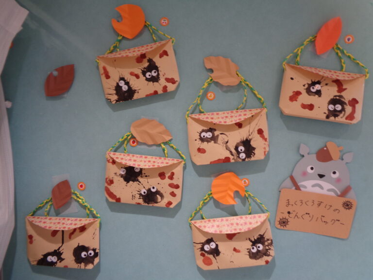 ボールをぽん！でまっくろくろすけ🍂