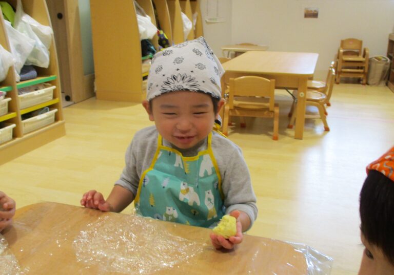 納得の美味しさ✨スイートポテト作り（１歳児だいちぐみ）