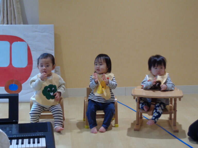 ドキドキの参観日（0歳児　うみ組）