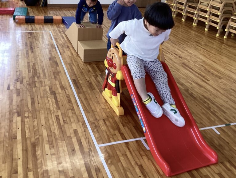 ”みまもられて　がんばるよ”（にじチーム）