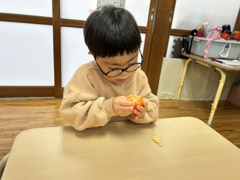 「美味しいね」「つぶつぶだね✨」（くじらチーム）