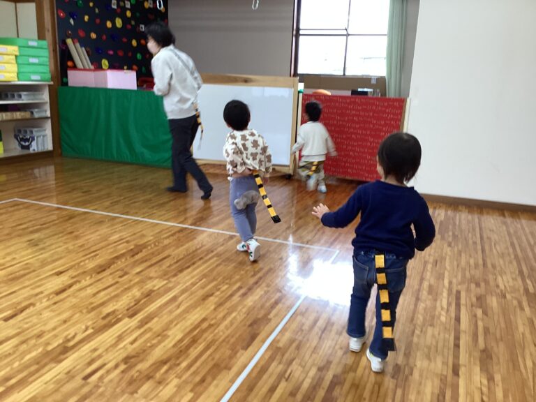 しっぽとりオニごっこ（にじチーム）