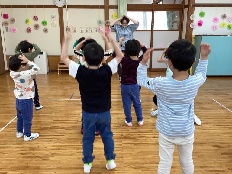 ポーズポーズ（あおくじらチーム）