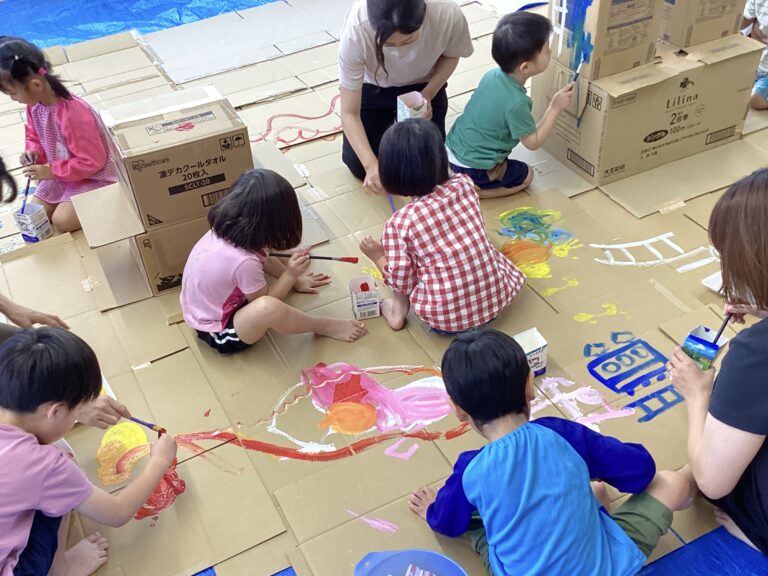 絵の具だらけー！（しろくじらチーム）