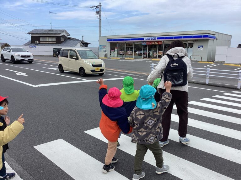 頑張って歩けたね🚶　　　　（年中・年少児）