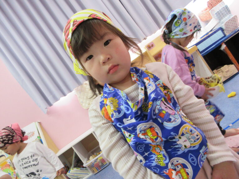 レッツ、クッキング～！(２歳児)