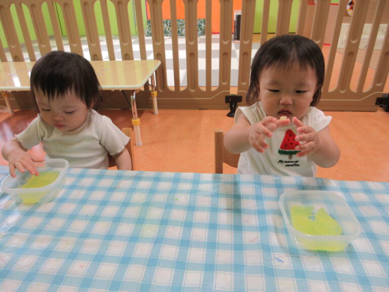 そーっと…(１歳児)