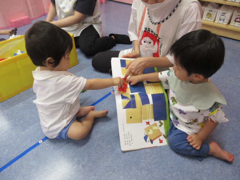 絵本、だーいすき💗(０歳児)