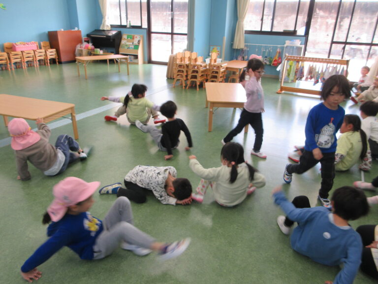 まてまて～👹(４歳児)