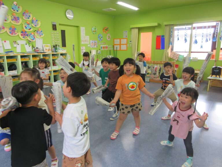 遊び方無限大！新聞紙で大はしゃぎ📰（４歳児）