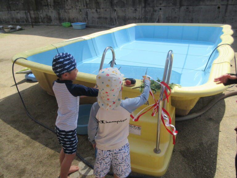 待ちに待ったプール遊び！(４歳児)
