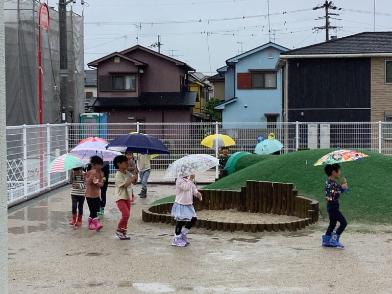 雨の日の保育園