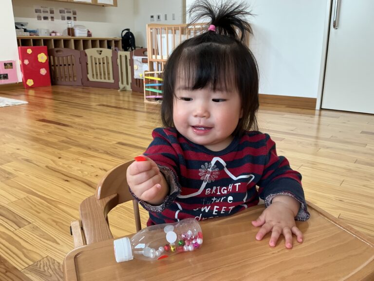 0歳児「初めてのクリスマスに向けて」