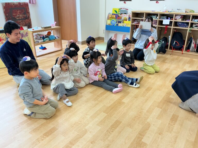 全園児「今日はどんなお話がでてくるかな～？」