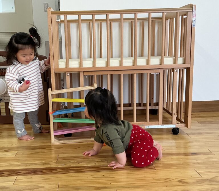 ０歳児うみチーム「やっほ～！いないないばぁ～！」