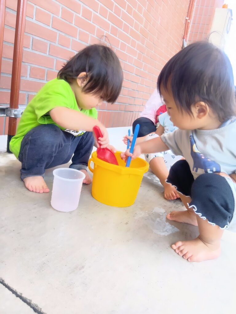 １歳児だいちチーム”先生や友達と一緒”が楽しいね。