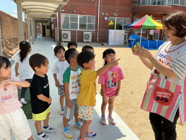 4歳児そらチーム「おばけきゅうりを収穫したよ！～次の栽培につなげよう～」