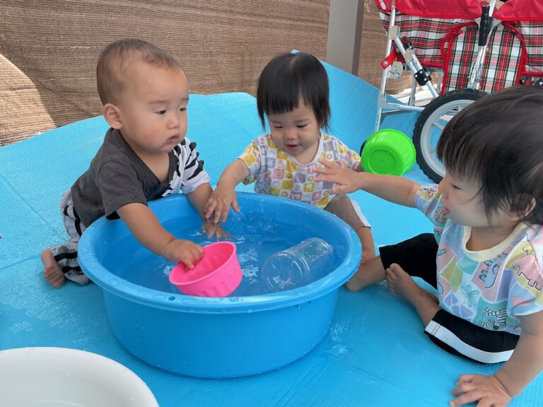 ０歳児うみチーム「水との出会い」