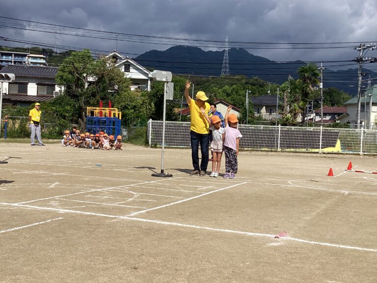 右見て、左見て…交通安全！