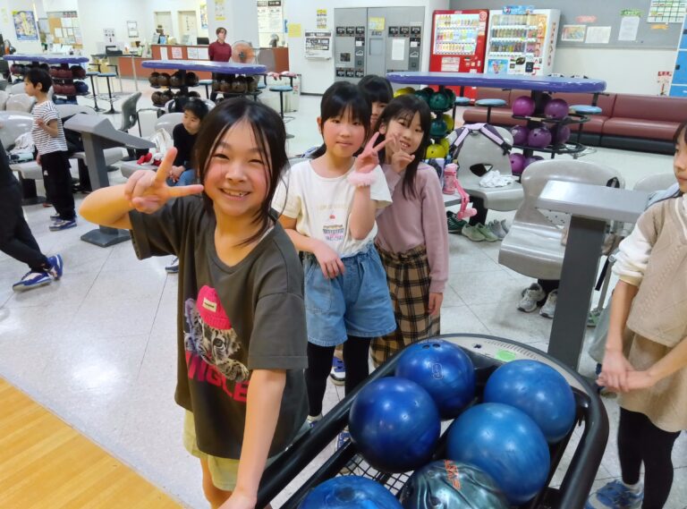 ボーリングをしに行ったよ！！