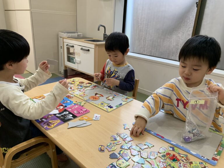 みんなで力を合わせてパズルを完成させよう🧩✨（2歳児🐳）