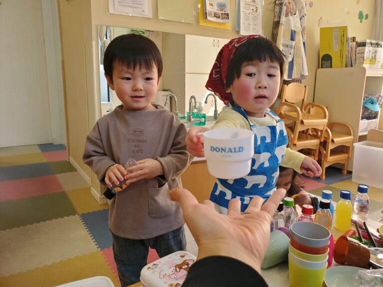 みんなで遊ぶと楽しいね👦👧(1歳児🐬)
