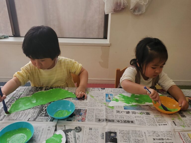 筆の感触を楽しもう🎨(2歳児🐳)