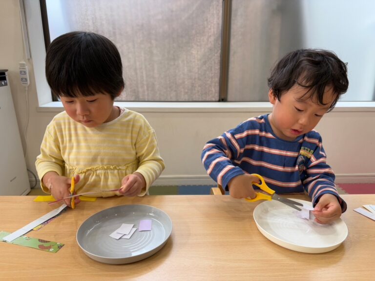 保護中: ハサミに挑戦✂️🔥（２歳児🐳）