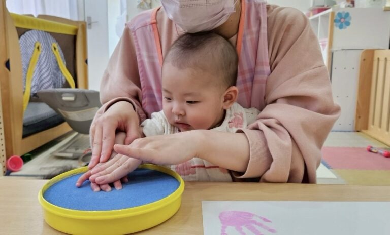 保護中: 手形をとったよ✋(0歳児🦦)
