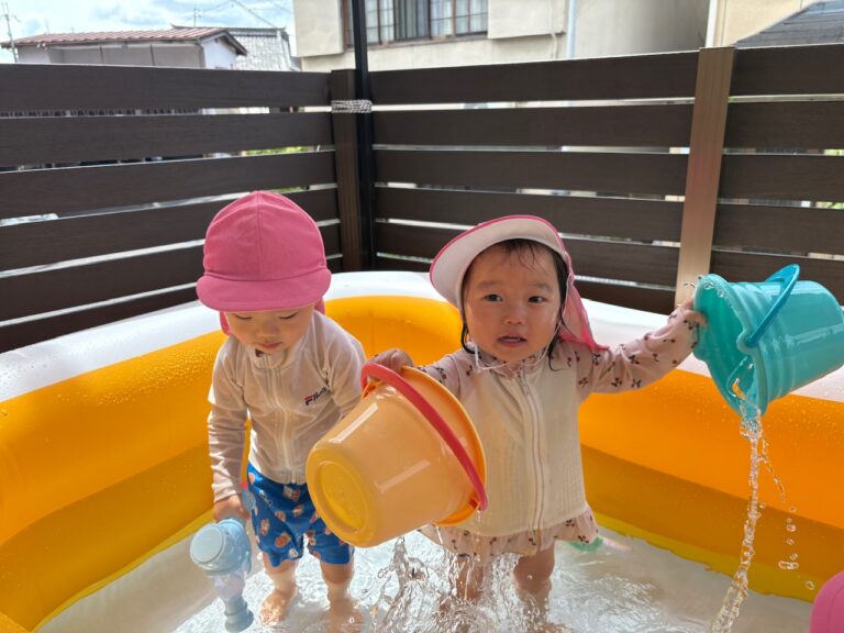 保護中: 大好きなプール遊び🩷(1歳児🐬)