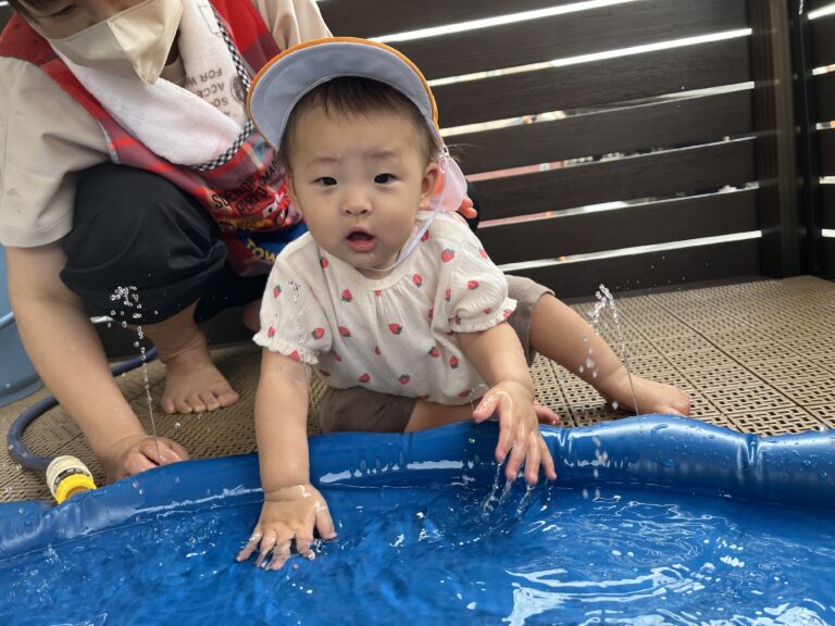 保護中: 噴水マットで遊ぼう☀️(0歳児🦦)