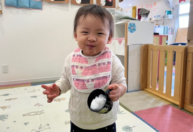 保護中: 雪遊びをしました⛄️(0歳児🦦)