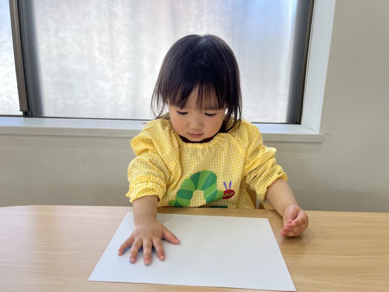 保護中: ペタッ👐カキカキ🖍️(0歳児🦦)