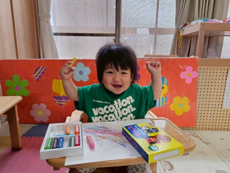 保護中: カキカキ♪ペッタン♪楽しいね🩷(0歳児🦦)