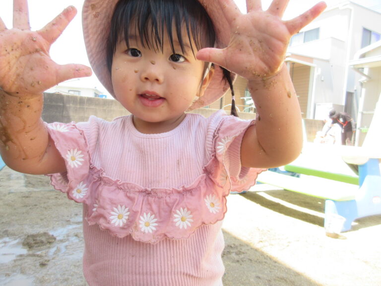 裸足って最高！(1歳児）