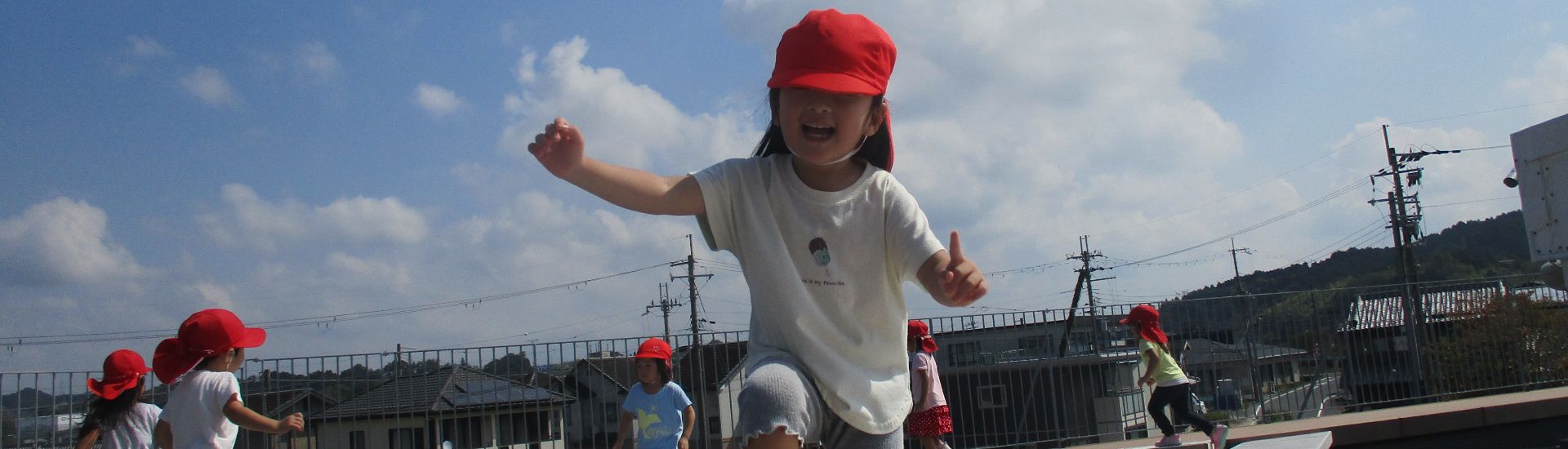 3、4歳児 異年齢交流「くじらチームさんには秘密だよ♪」