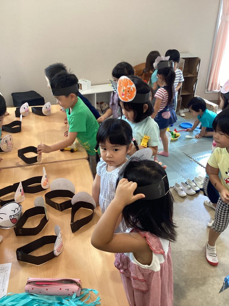 3歳児 にじチーム 「オリジナルおめんを作りました!」