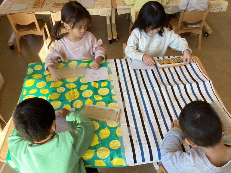 3歳児　にじチーム　「自分の顔ってどんな顔！？」
