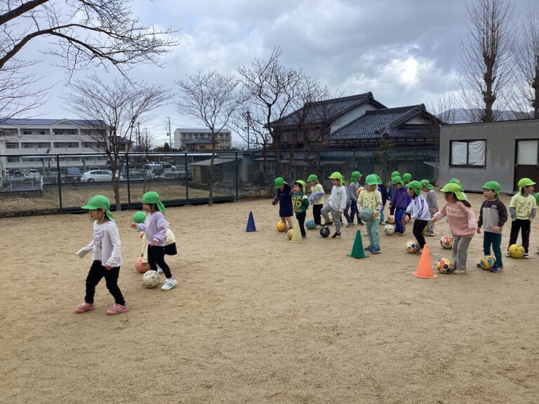 4歳児　そらチーム　「楽しいな、サッカー教室」