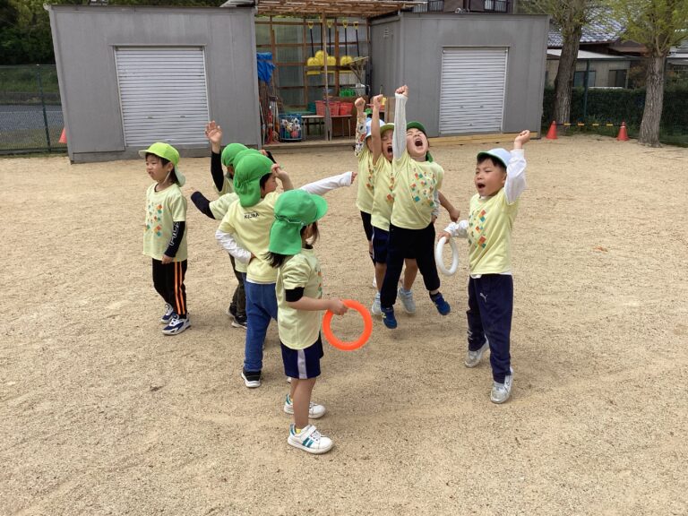 5歳児 くじらチーム「ぼくらは~はるいろ たんぽぽだん♪」