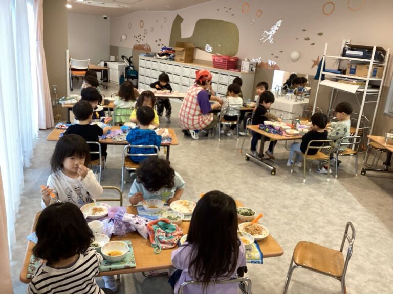 3歳児にじチーム「第2弾!憧れの場所に、デビュー!レストランみたい!」