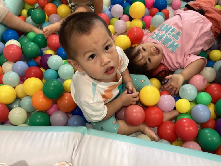 1歳児　だいちチーム「楽しかったボールプール！」