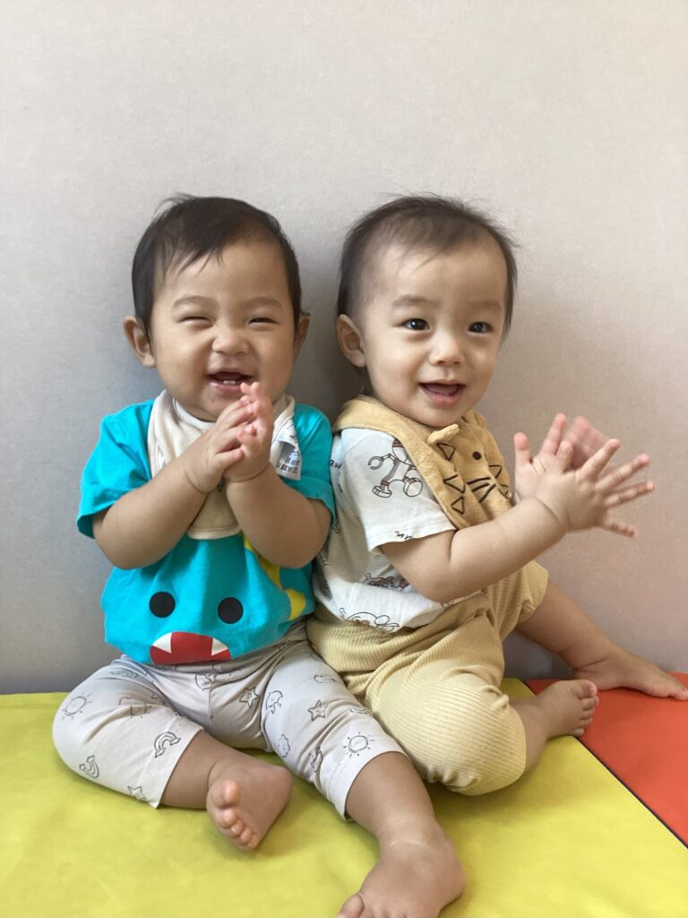 ０歳児　うみチーム　興味津々！！