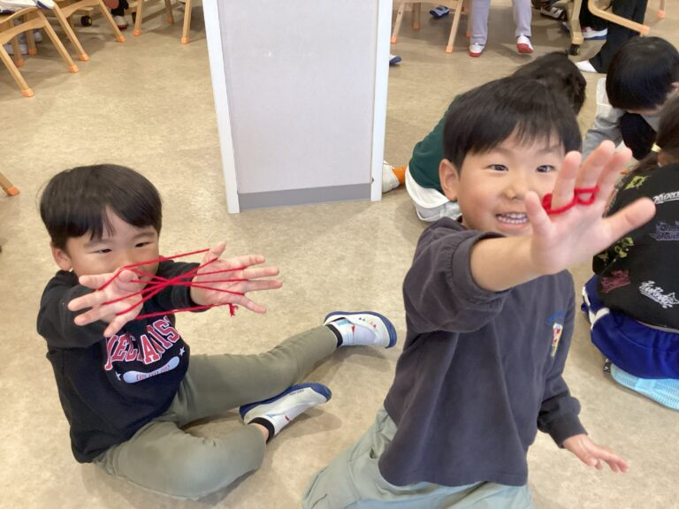 4.5歳児　「あやとりに挑戦！！」