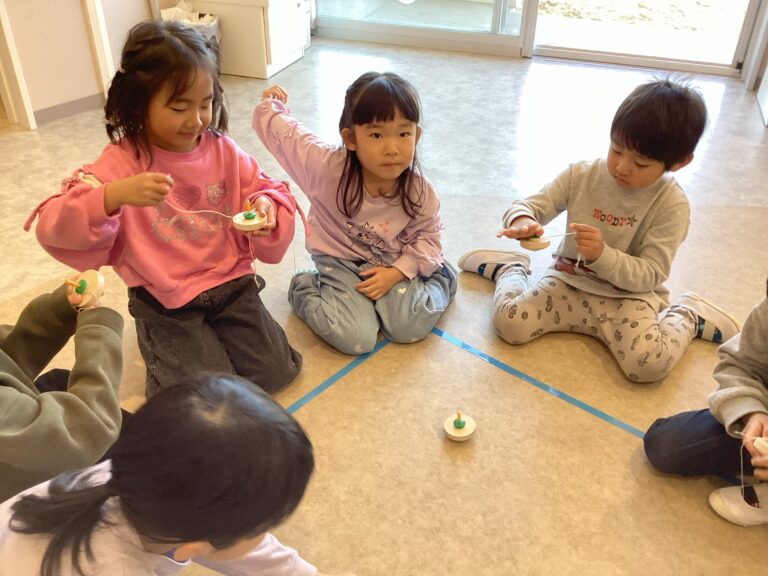 ４歳児　そらチーム　「お正月遊びをしたよ！」