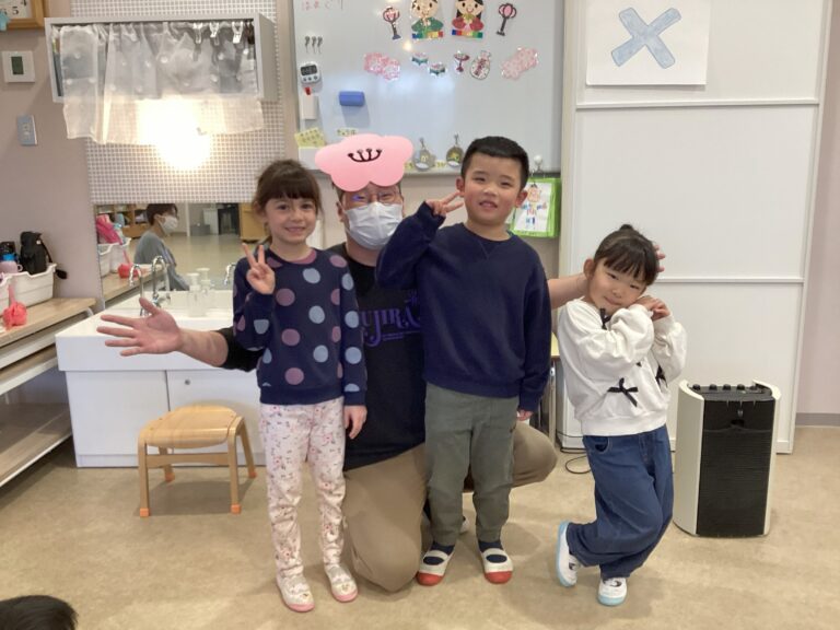 ３・４・５歳児　にじチーム・そらチーム・くじらチーム　「楽しいひなまつり」