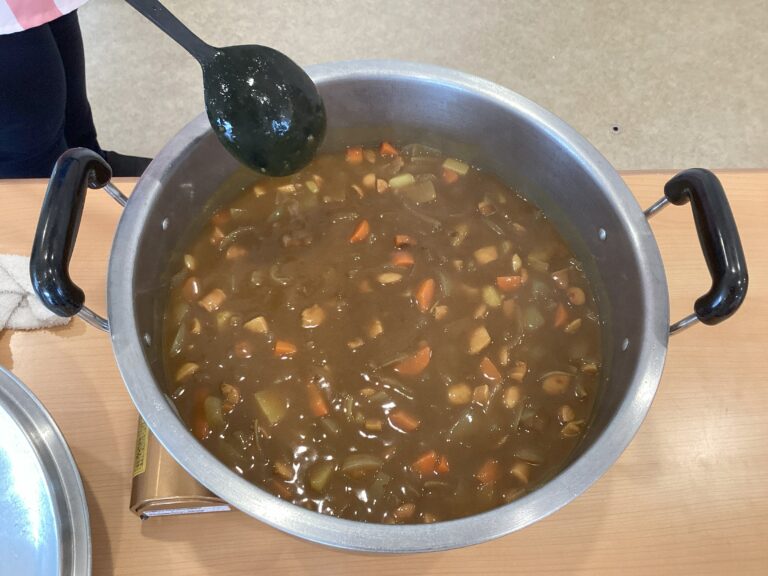 4・5歳児　「カレークッキングをしたよ」