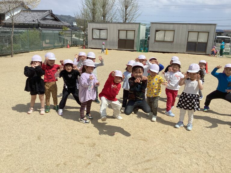 ４歳児　そらチーム「なにいろのお家～？」